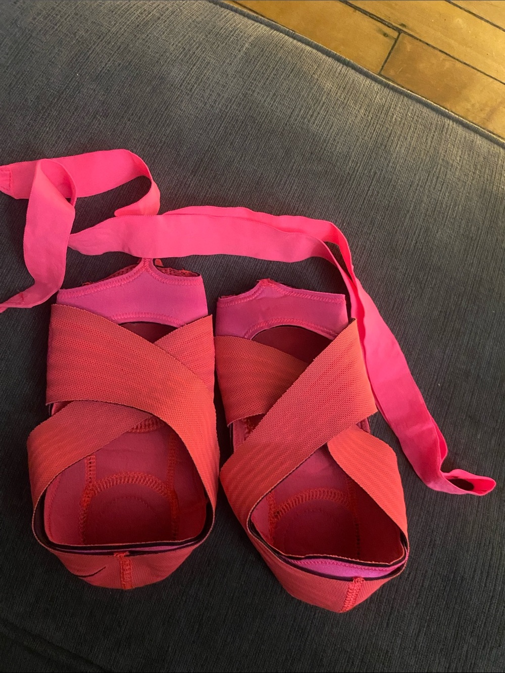 NIKE STUDIO WRAP barefoot , yoga , barre
1 strap RARE